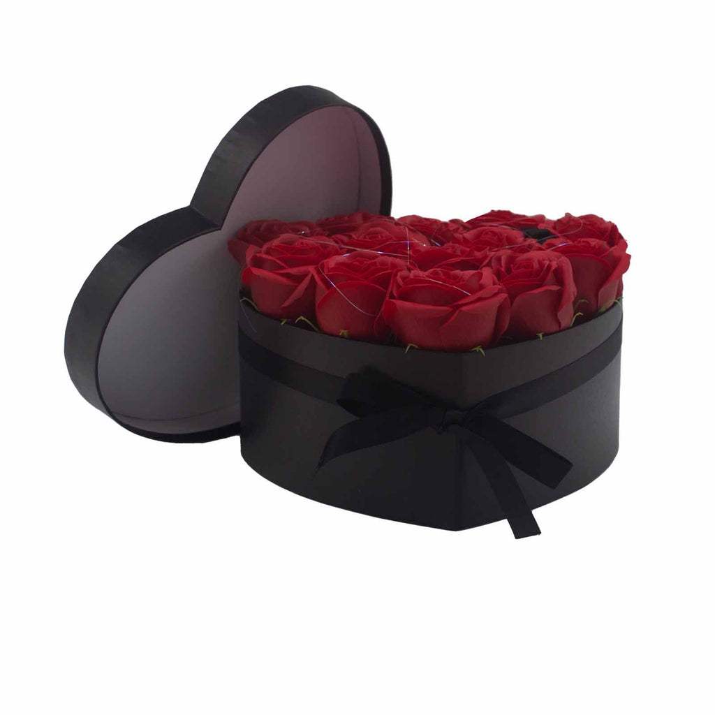 Seifenblumen-Geschenkstrauß – 13 rote Rosen – Herz