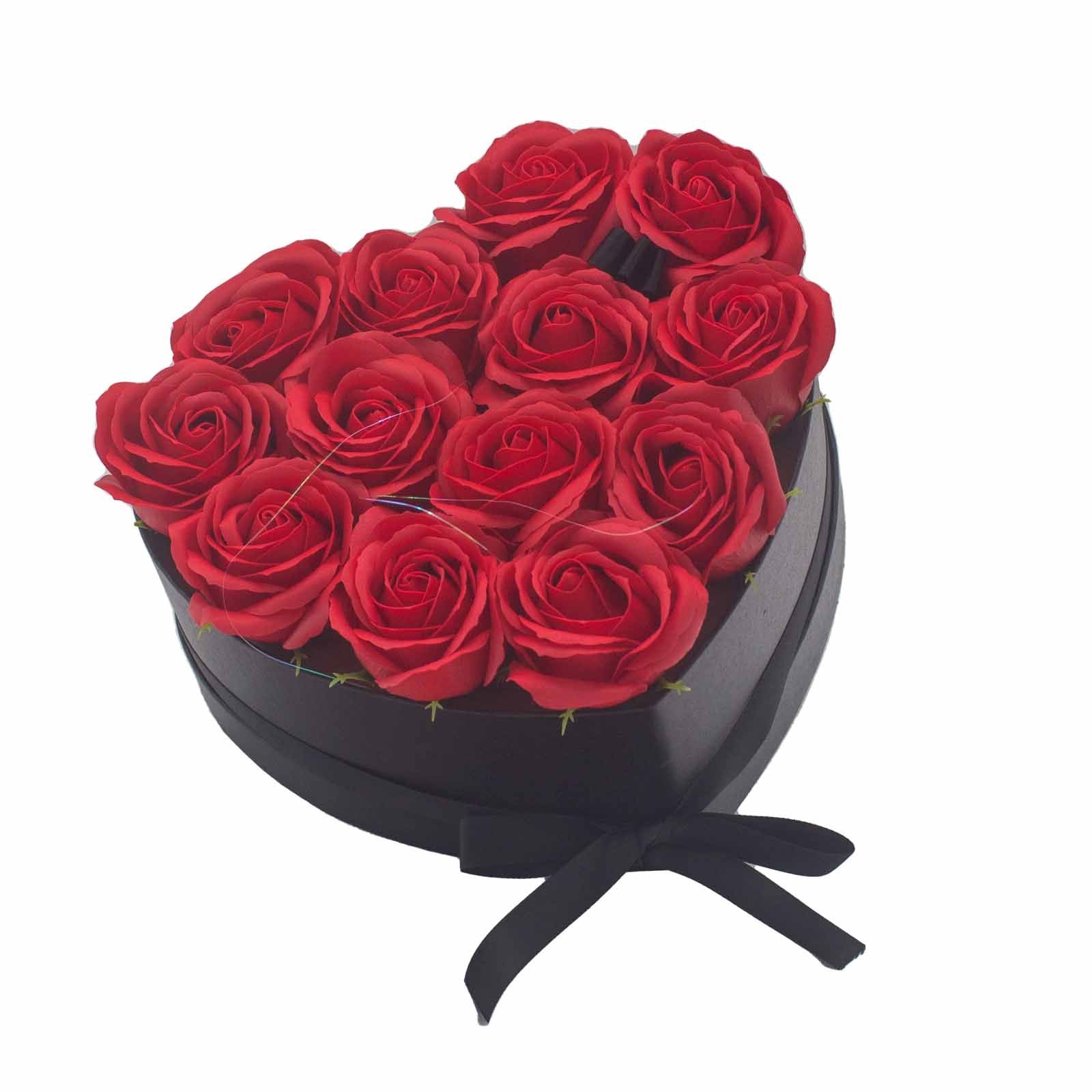 Seifenblumen-Geschenkstrauß – 13 rote Rosen – Herz