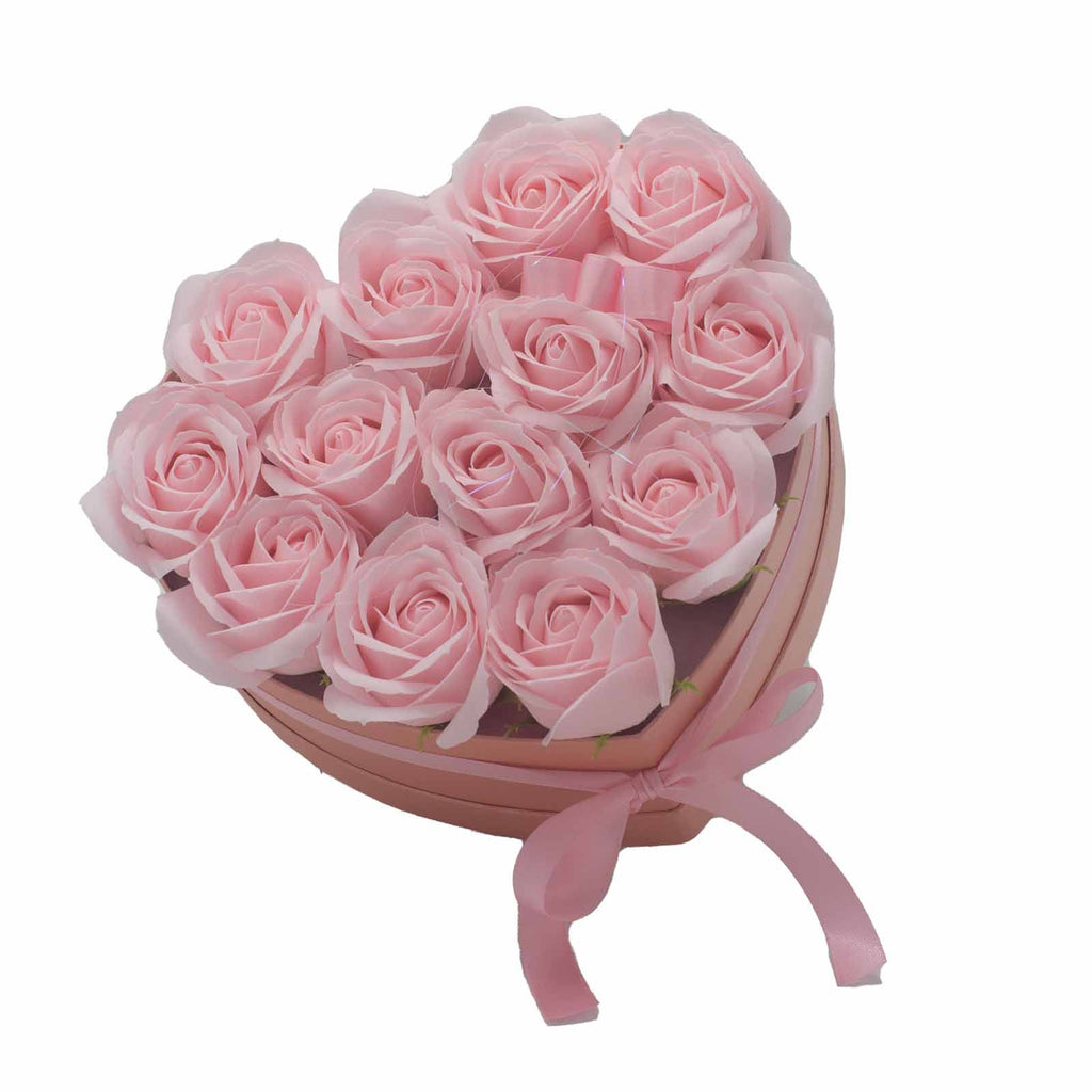 Seifenblumen-Geschenkstrauß - 13 pinkfarbene Rosen - Herz