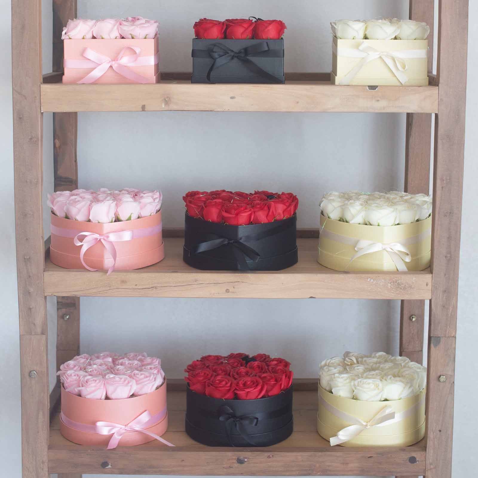 Bouquet de fleurs de savon – 14 roses rouges – Rond
