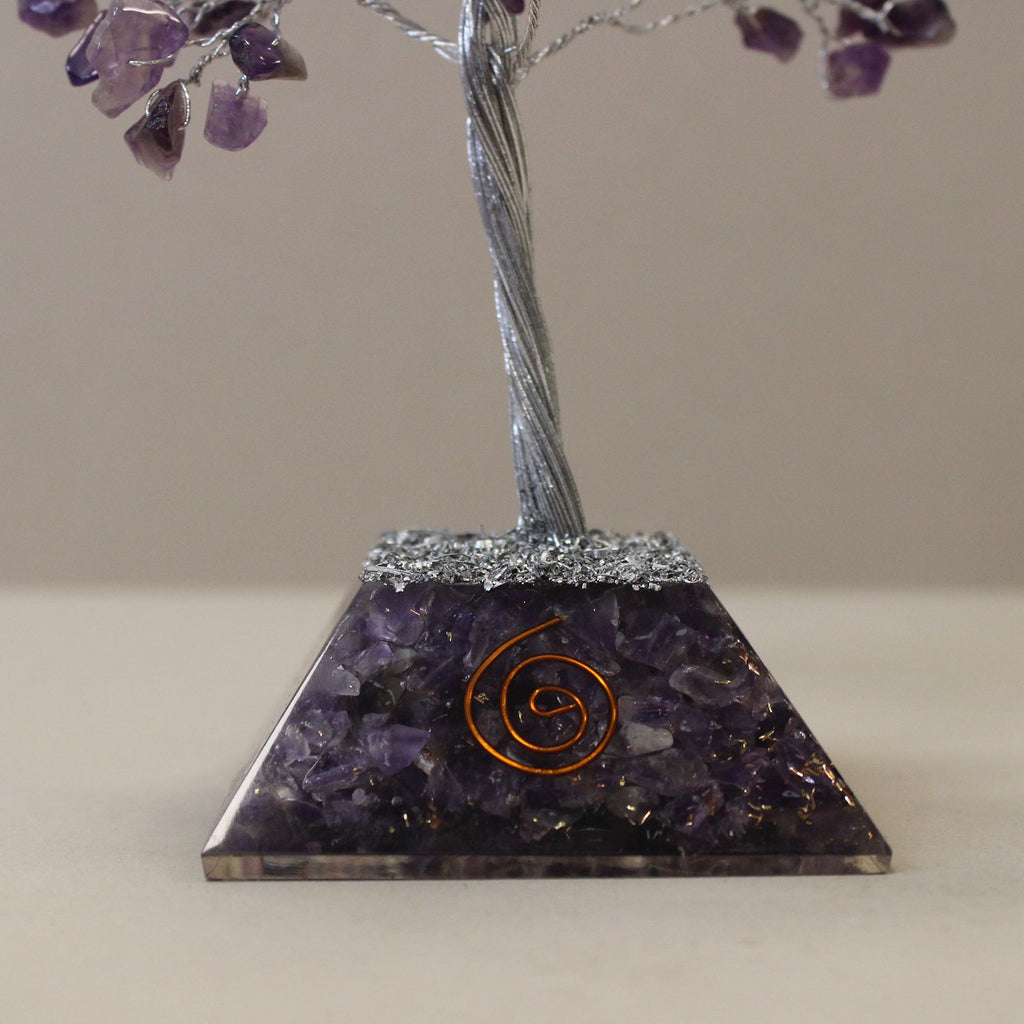 Edelsteinbaum mit Orgonit-Basis – 160 Steine – Amethyst
