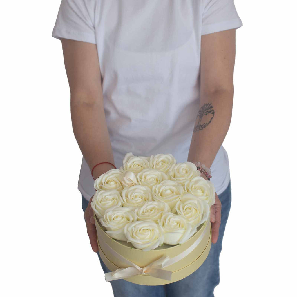 Bouquet Cadeau Fleurs de Savon - 13 Roses Crème - Cœur