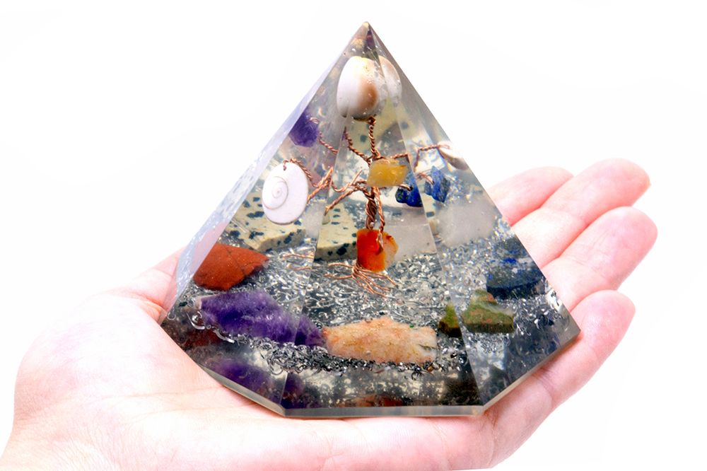 Pyramide orgonite à 7 côtés - Arbre de vie en pierres semi-précieuses - 90 mm