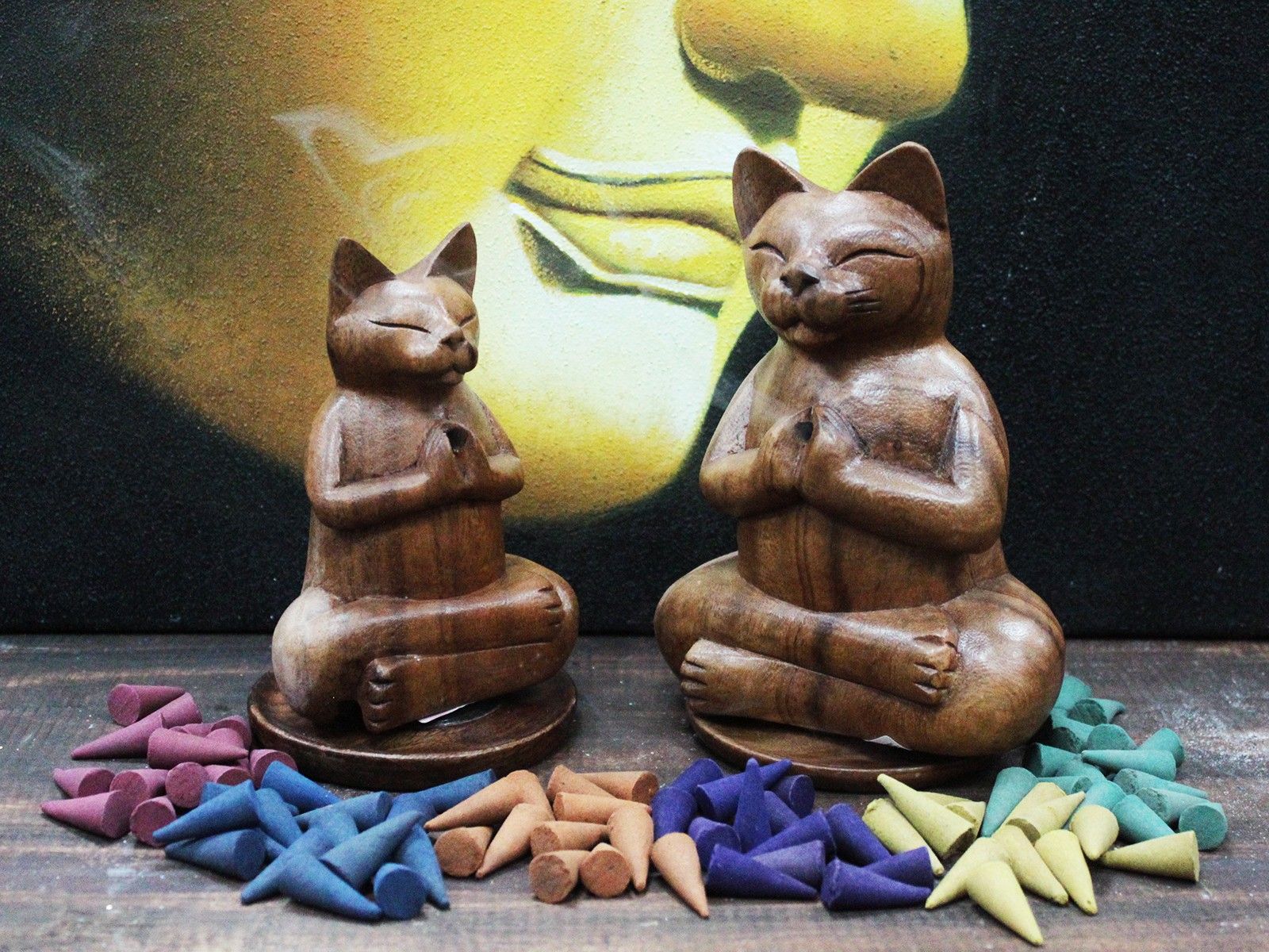 Holzgeschnitzte Räucherstäbchenhalter - Große Yoga-Katze