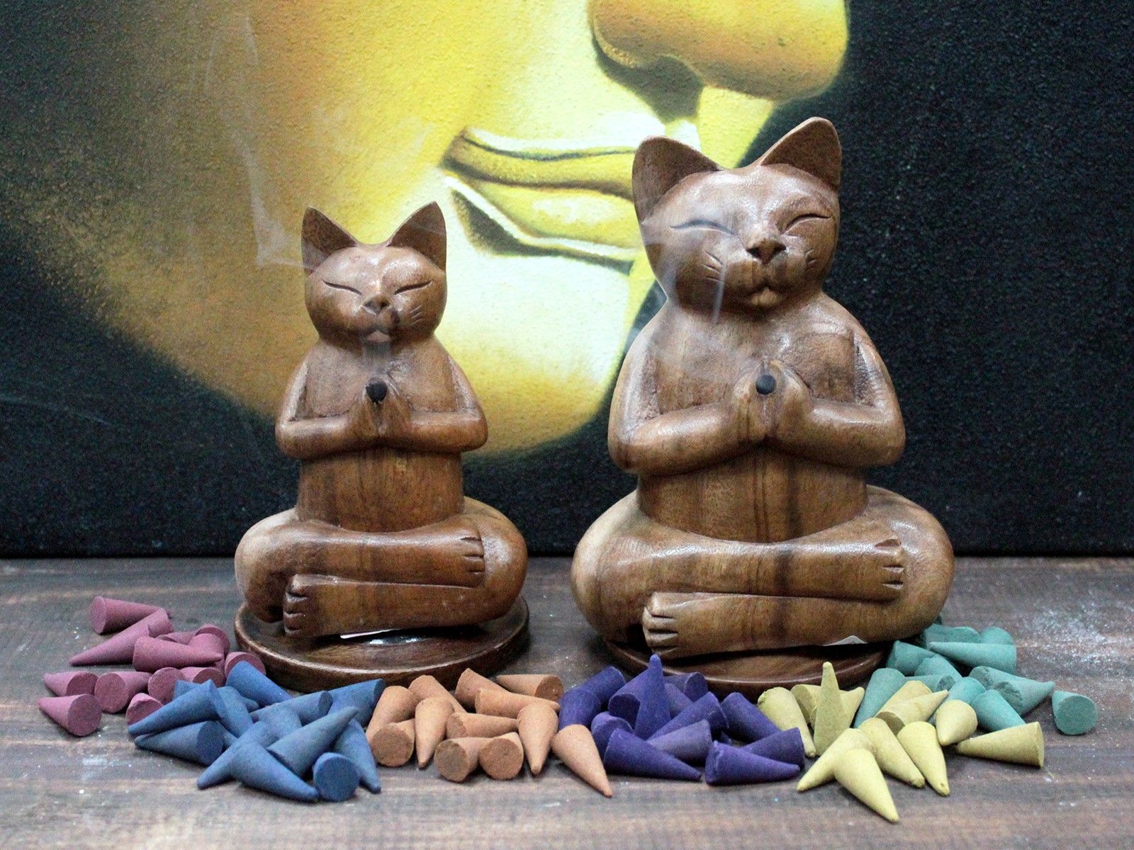 Holzgeschnitzte Räucherstäbchenhalter - Große Yoga-Katze