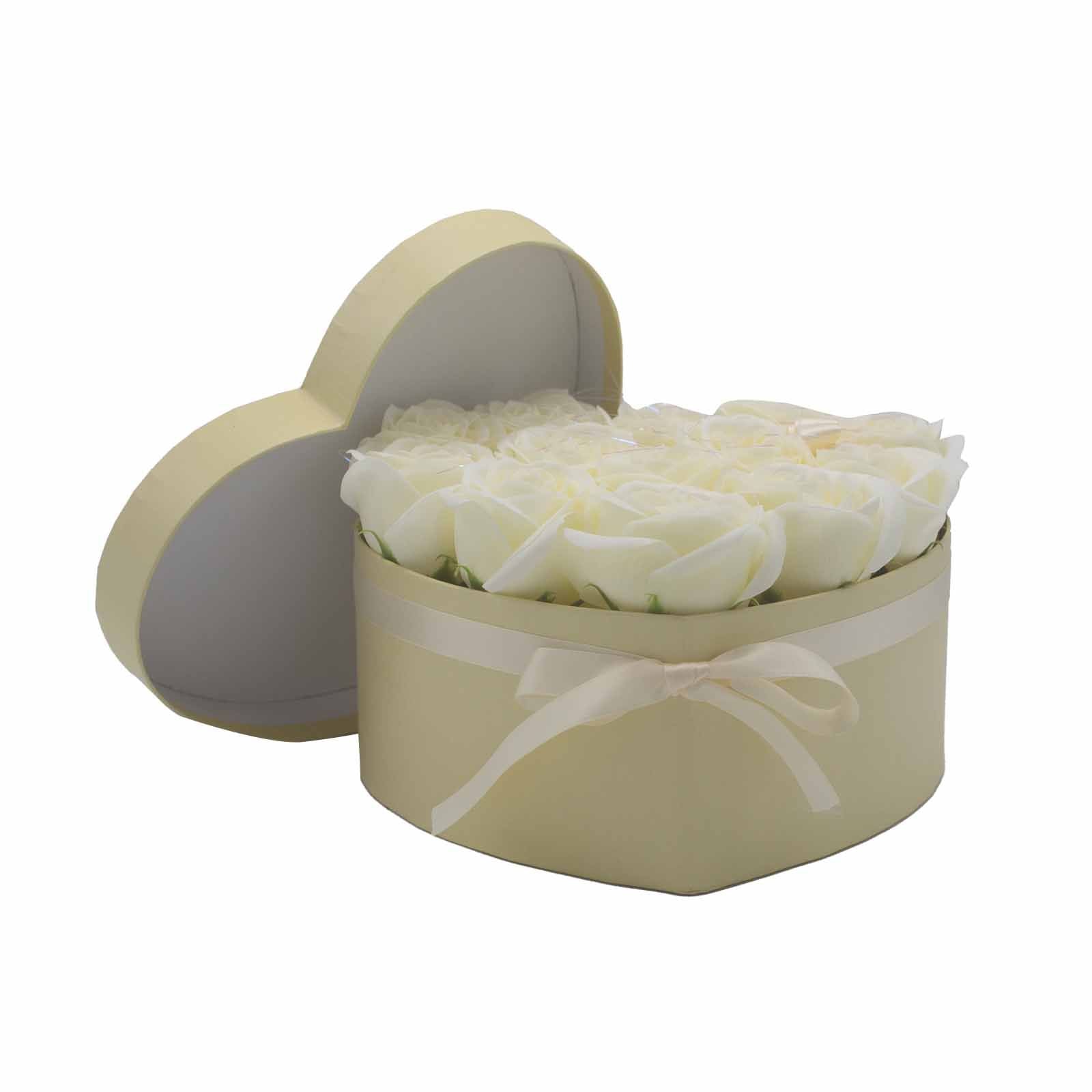 Bouquet Cadeau Fleurs de Savon - 13 Roses Crème - Cœur