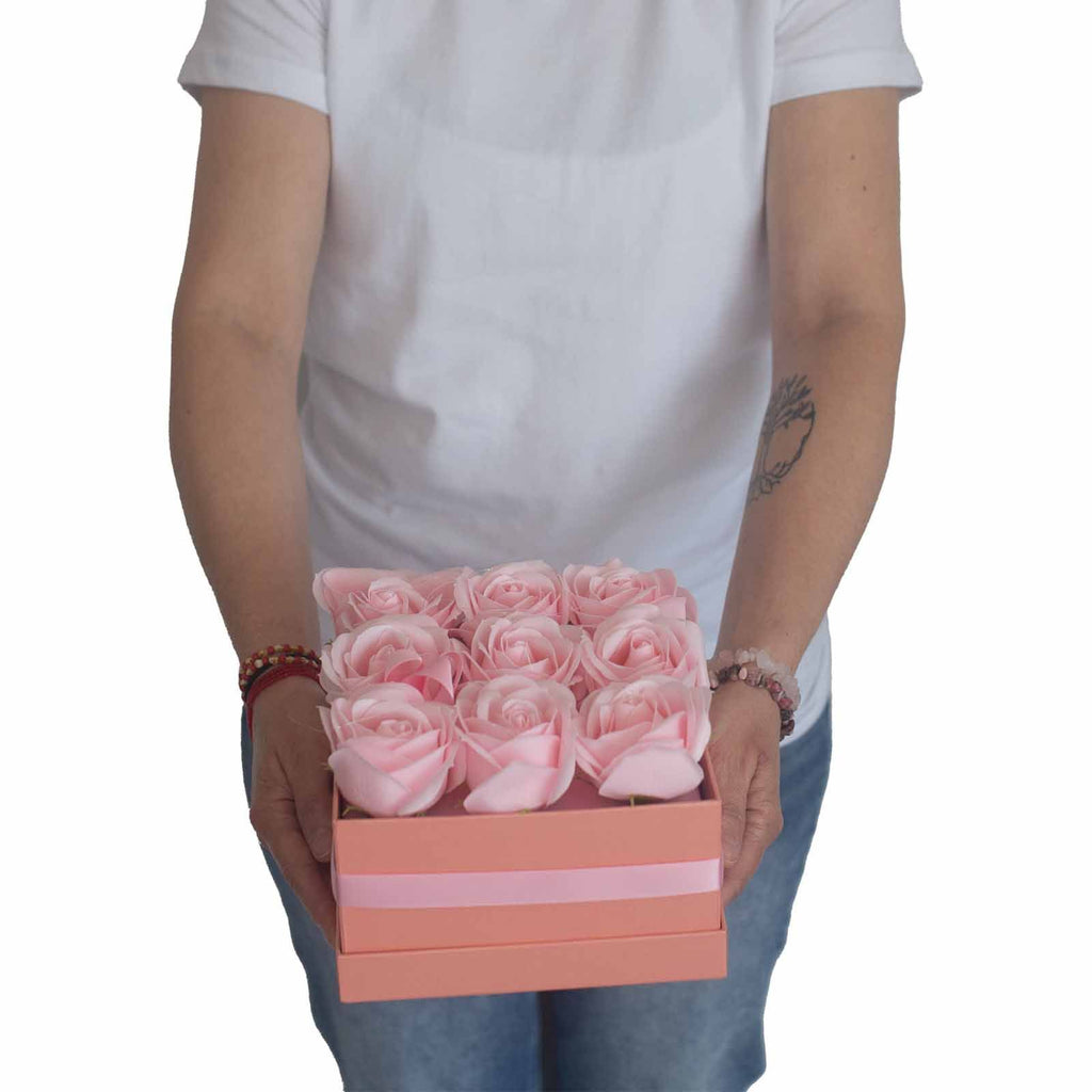 Seifenblumen-Geschenkstrauß - 13 pinkfarbene Rosen - Herz